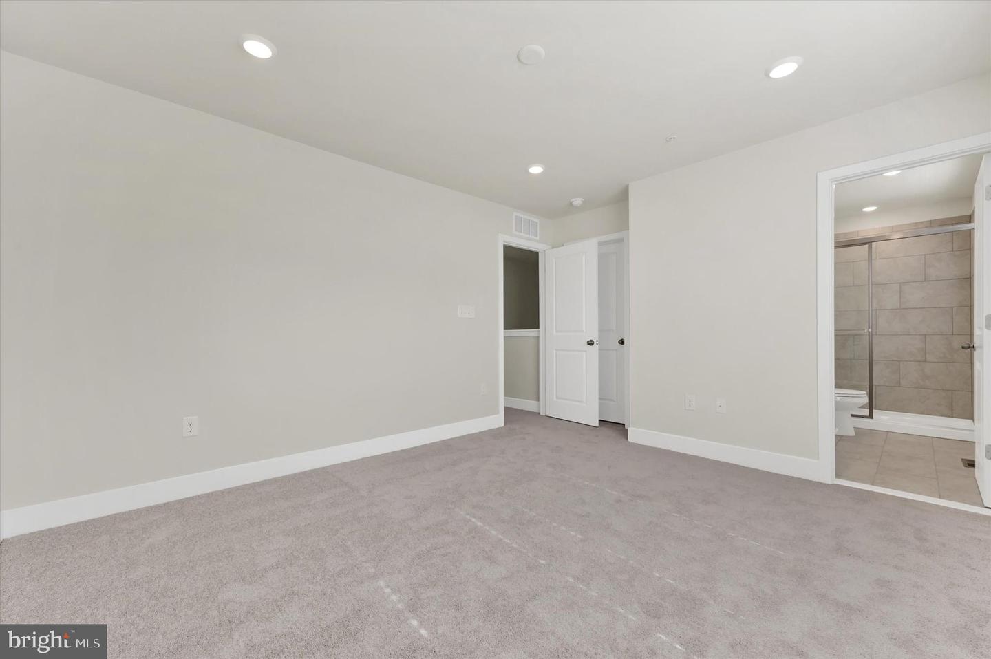 2174 Winterberry Ln Property Photo 8