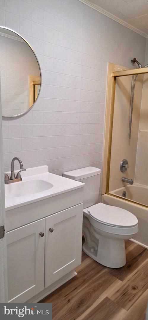 429 Camper St Property Photo 3