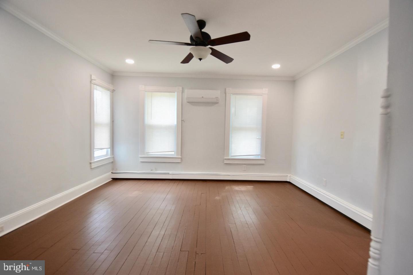 205 Oakley St #2 Property Photo 6