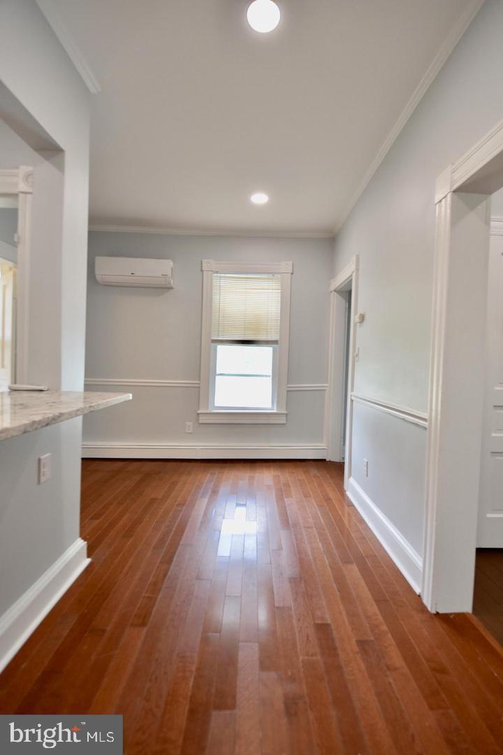205 Oakley St #2 Property Photo 9