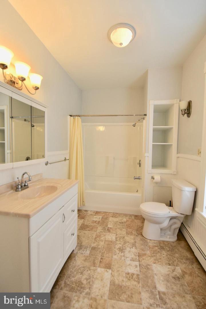 205 Oakley St #2 Property Photo 13