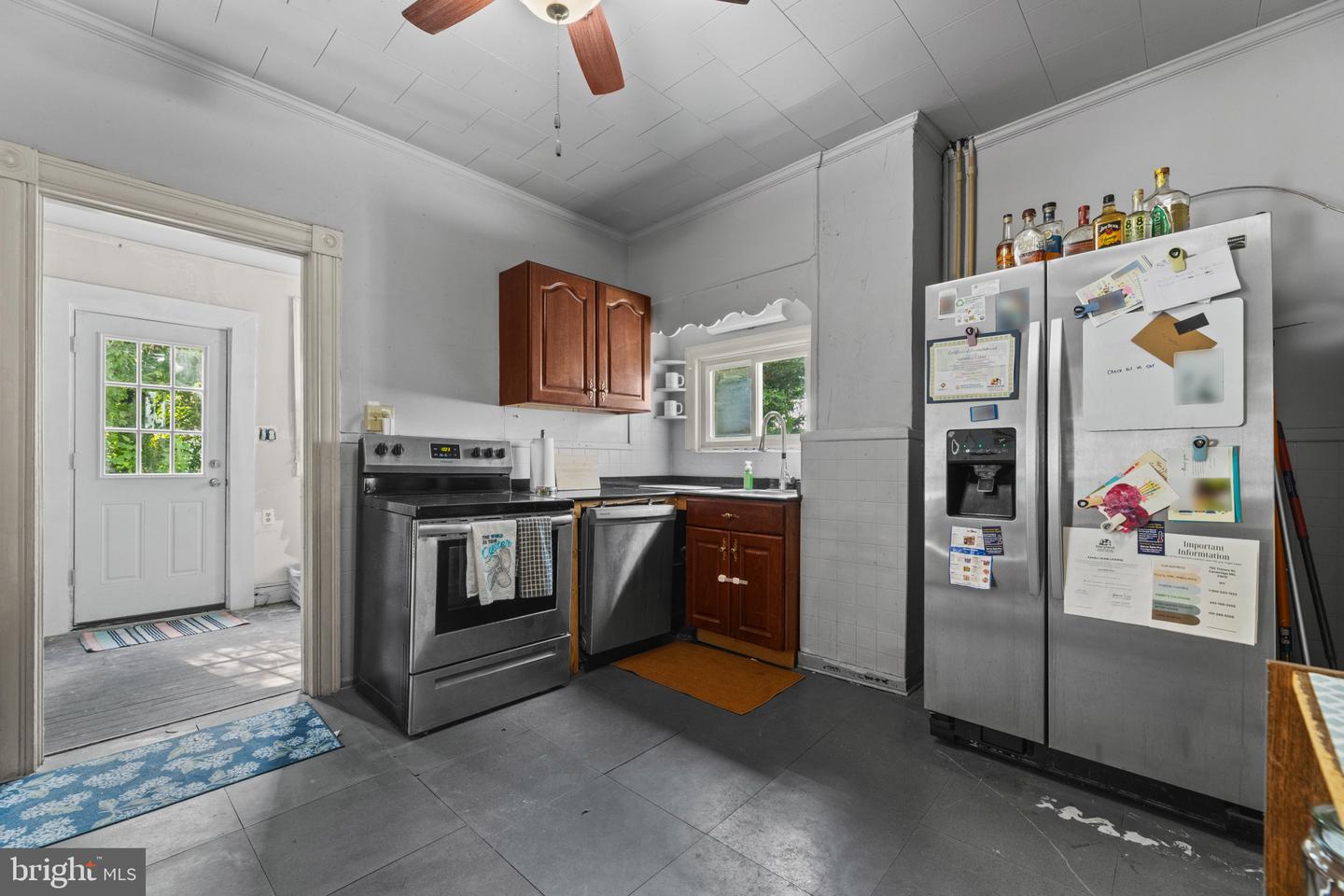 702 Travers St Property Photo 8