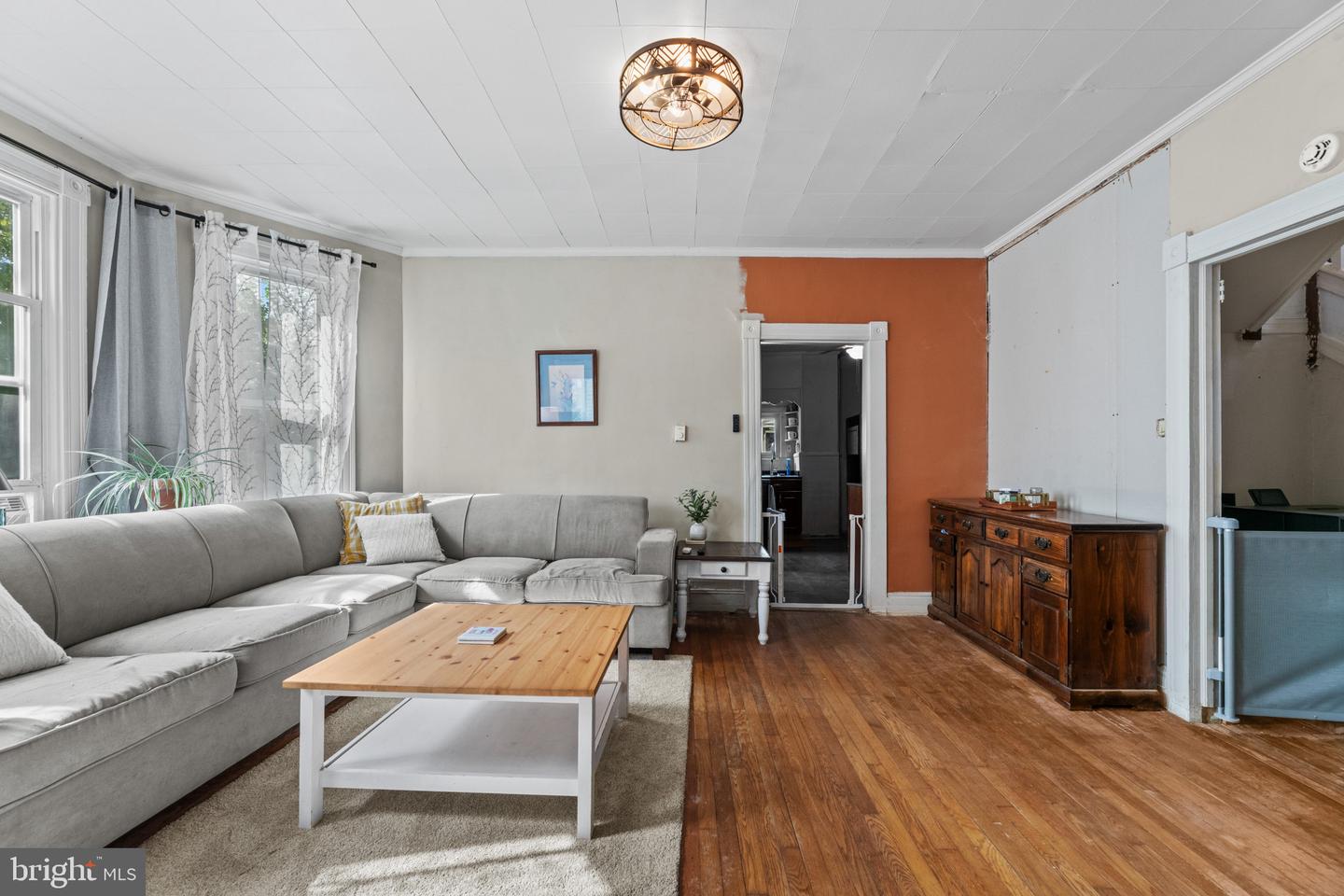 702 Travers St Property Photo 22