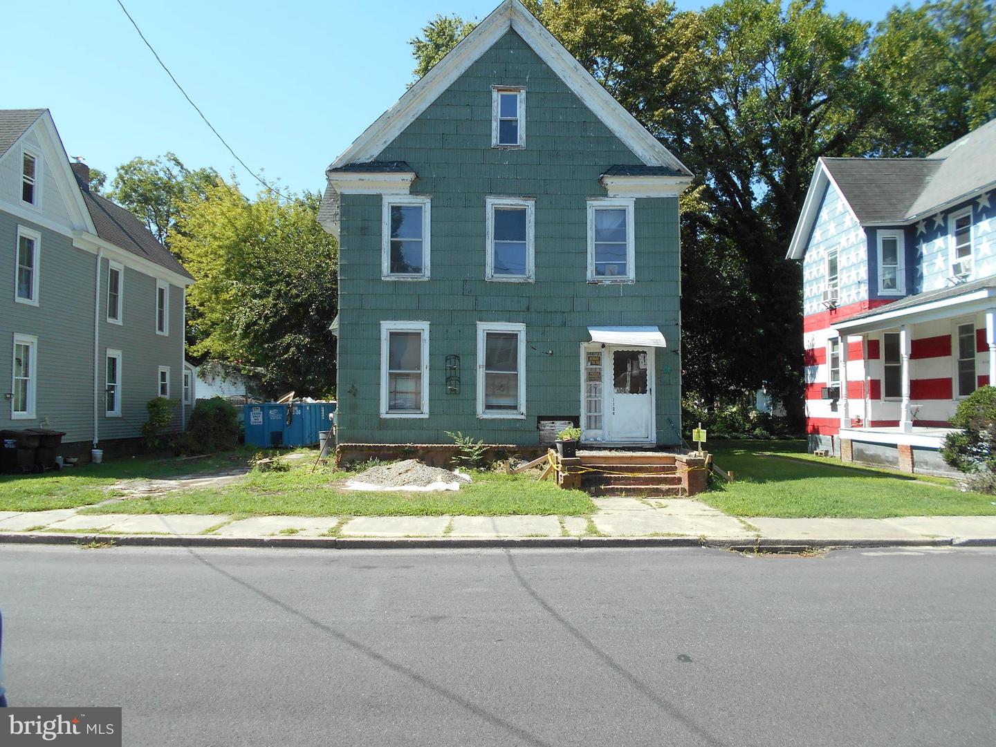 1104 Locust St Property Photo 3