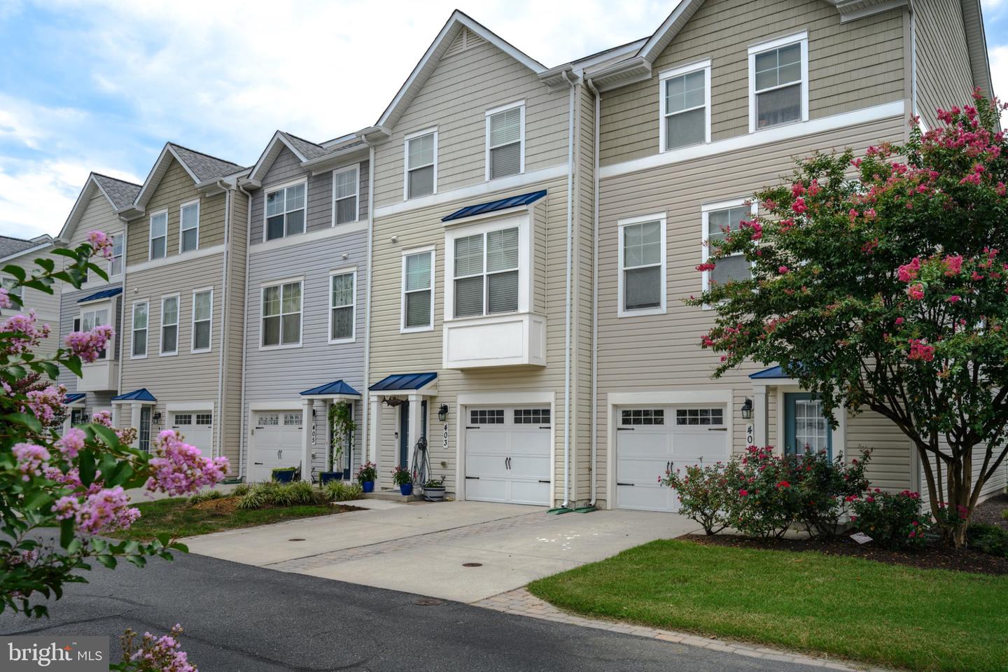 403 Seaway Ct #130 Property Photo 6