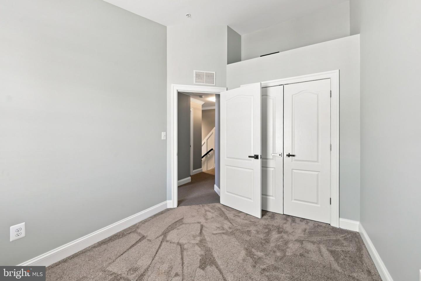403 Seaway Ct #130 Property Photo 32