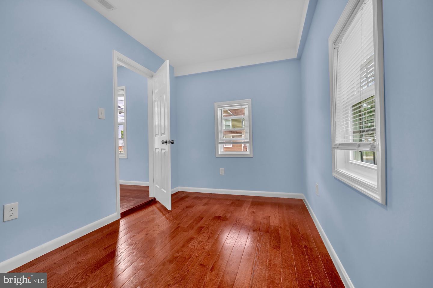 202 Oak St Property Photo 14