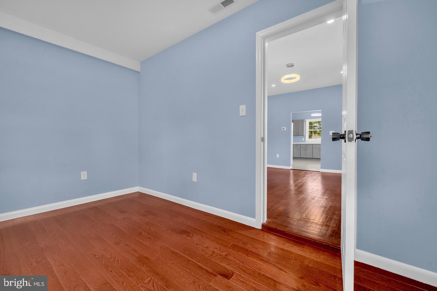 202 Oak St Property Photo 15