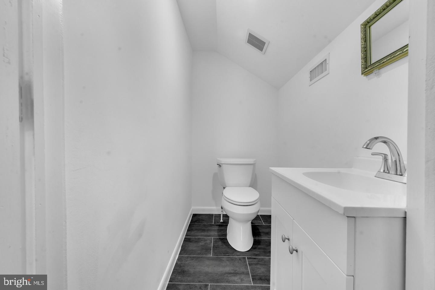 202 Oak St Property Photo 24
