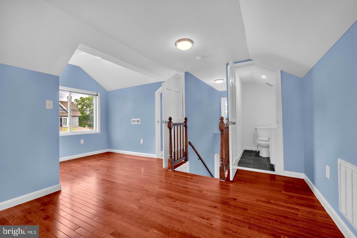 202 Oak St Property Photo 27