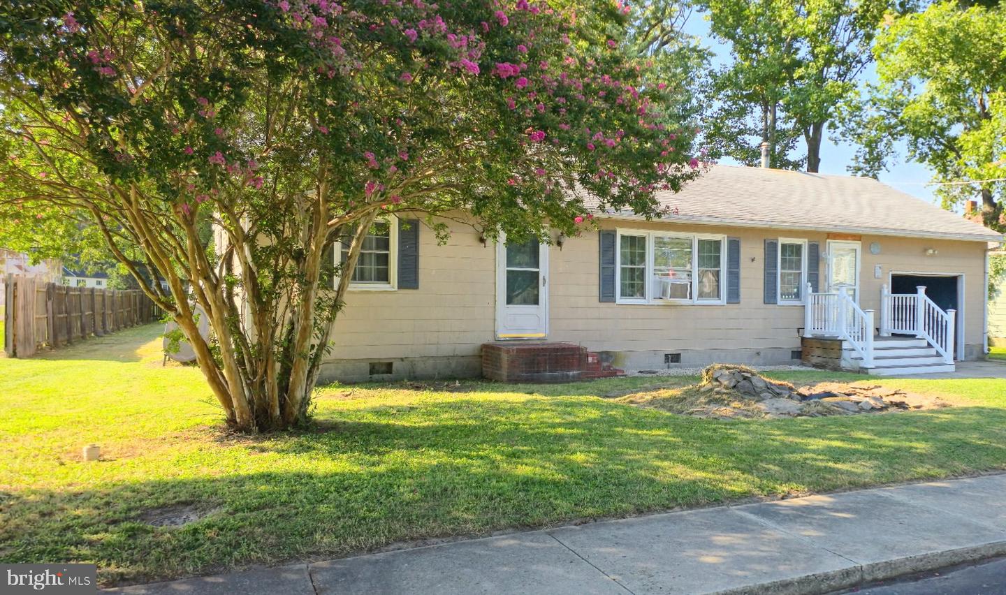205 Middle Property Photo 1