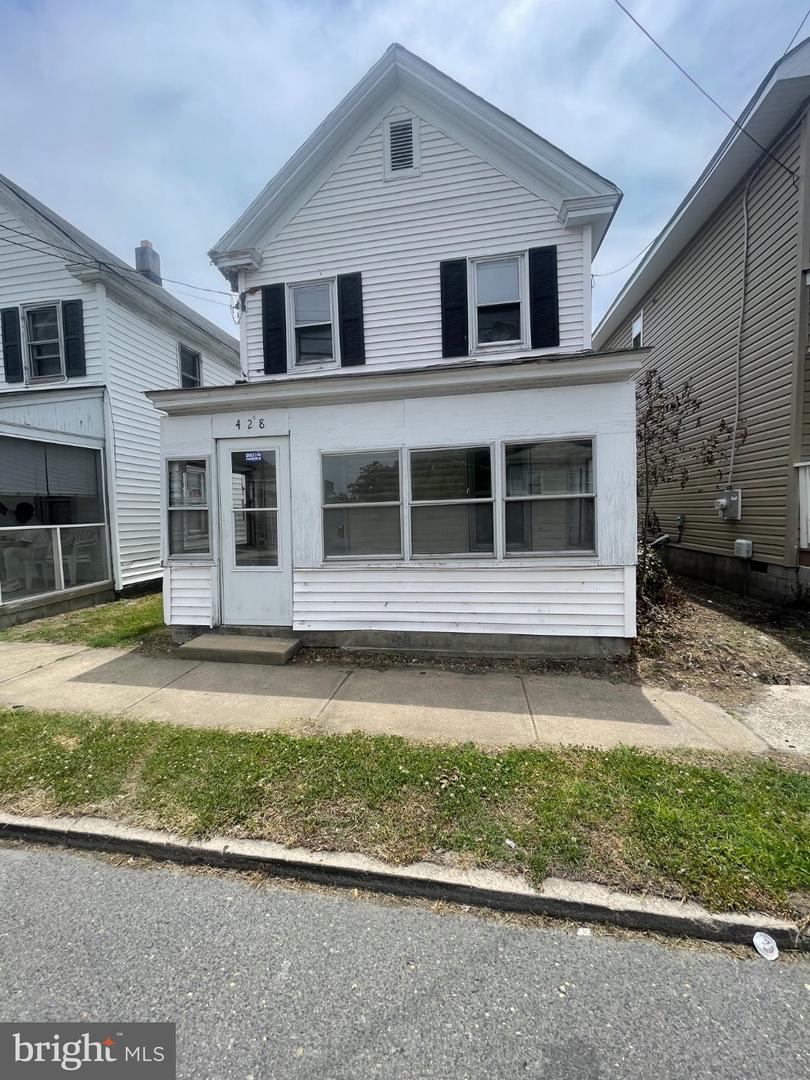 428 HIGH ST Property Photo 1