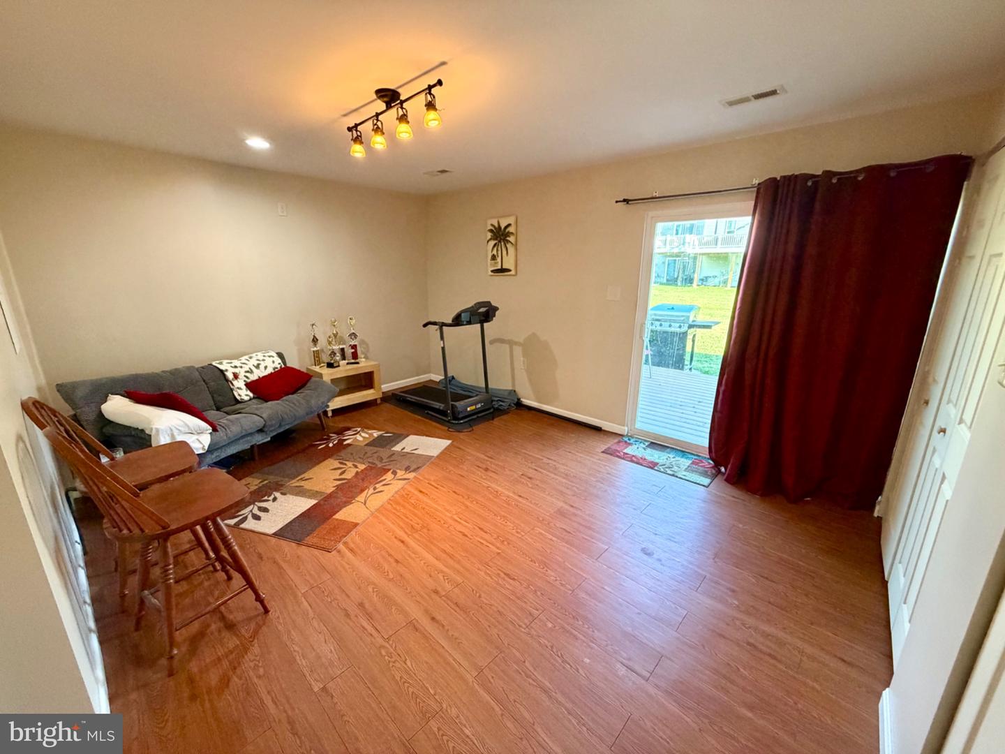 2516 Westwind Blvd #th Property Photo 5