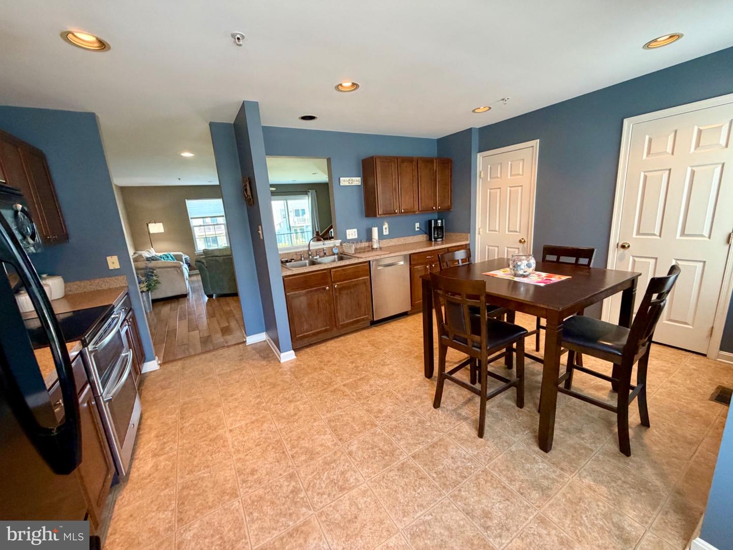 2516 Westwind Blvd #th Property Photo 13