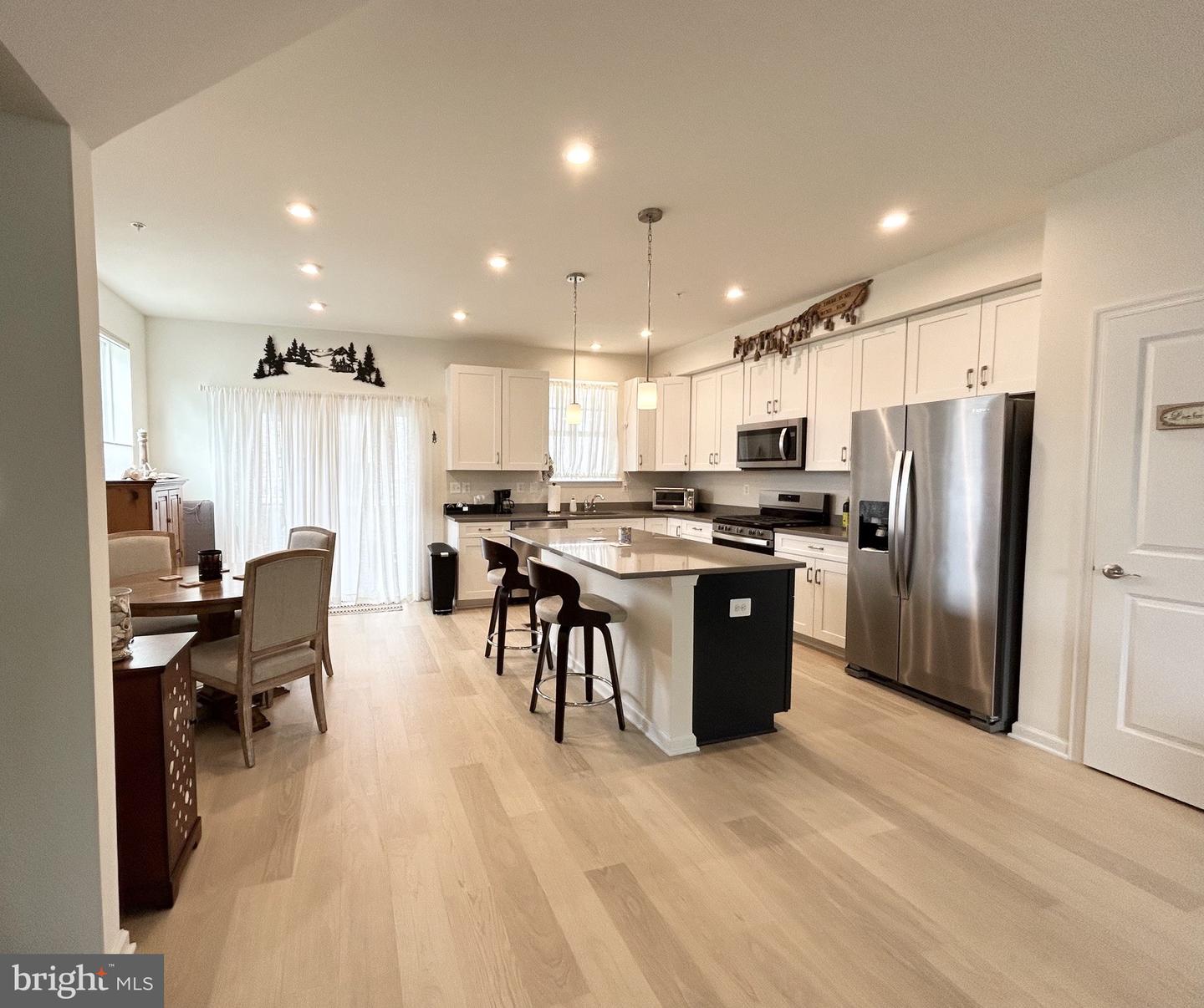 334 SHIPYARD DR Property Photo 1