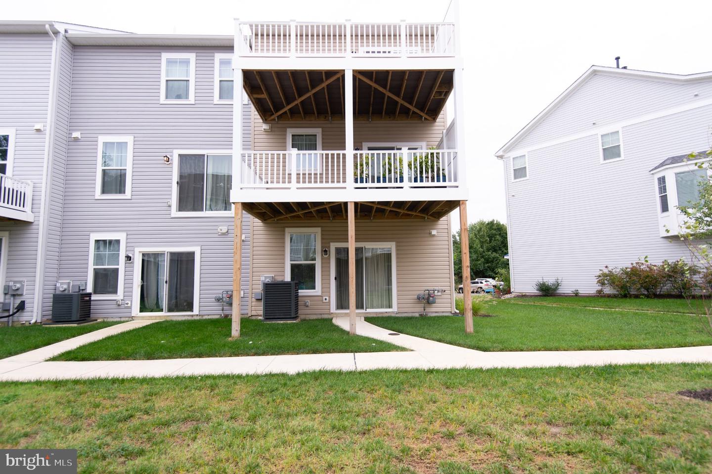 334 Shipyard Dr Property Photo 3