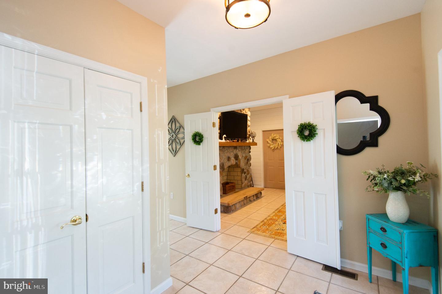 4911 Laurie Ln Property Photo 4
