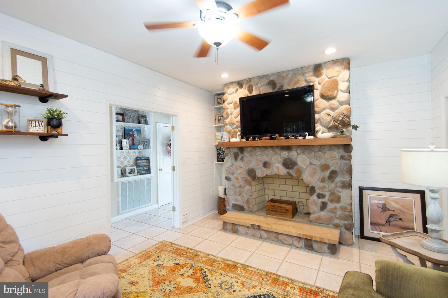 4911 Laurie Ln Property Photo 6