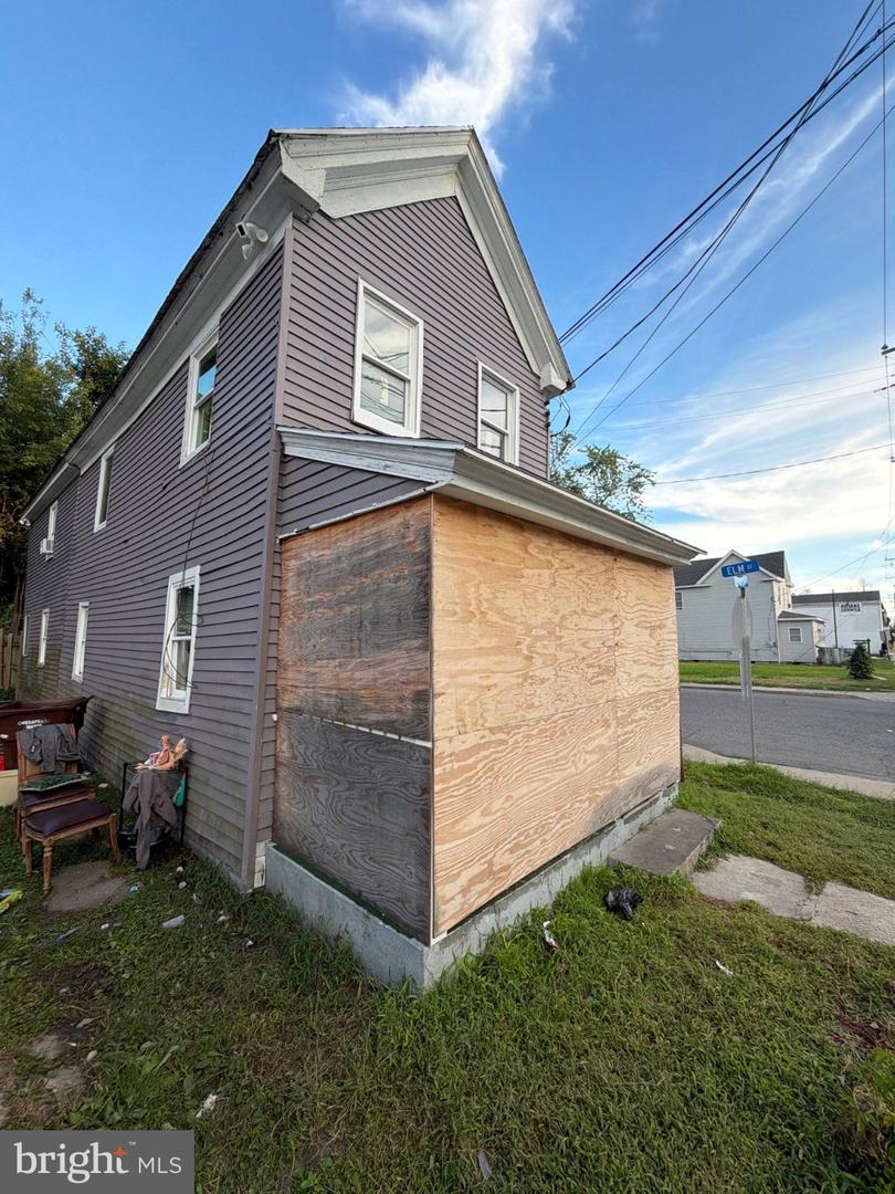 526 PINE ST Property Photo 1