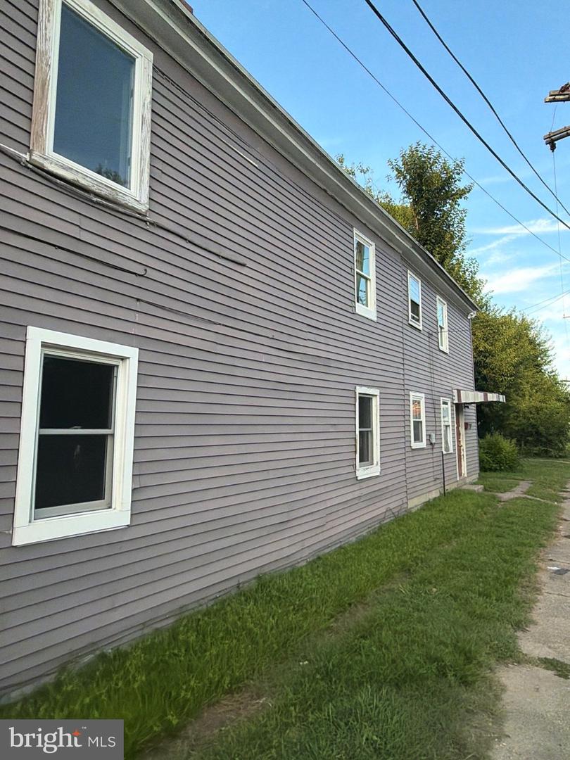 526 Pine St Property Photo 2