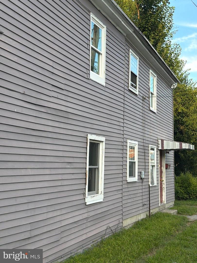 526 Pine St Property Photo 6