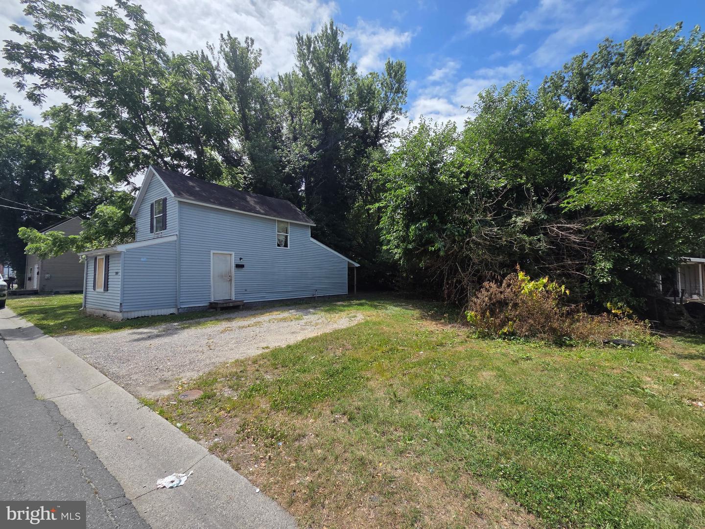 620 Cross St Property Photo 2