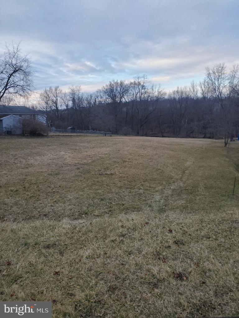 102 Creekside Dr Property Photo