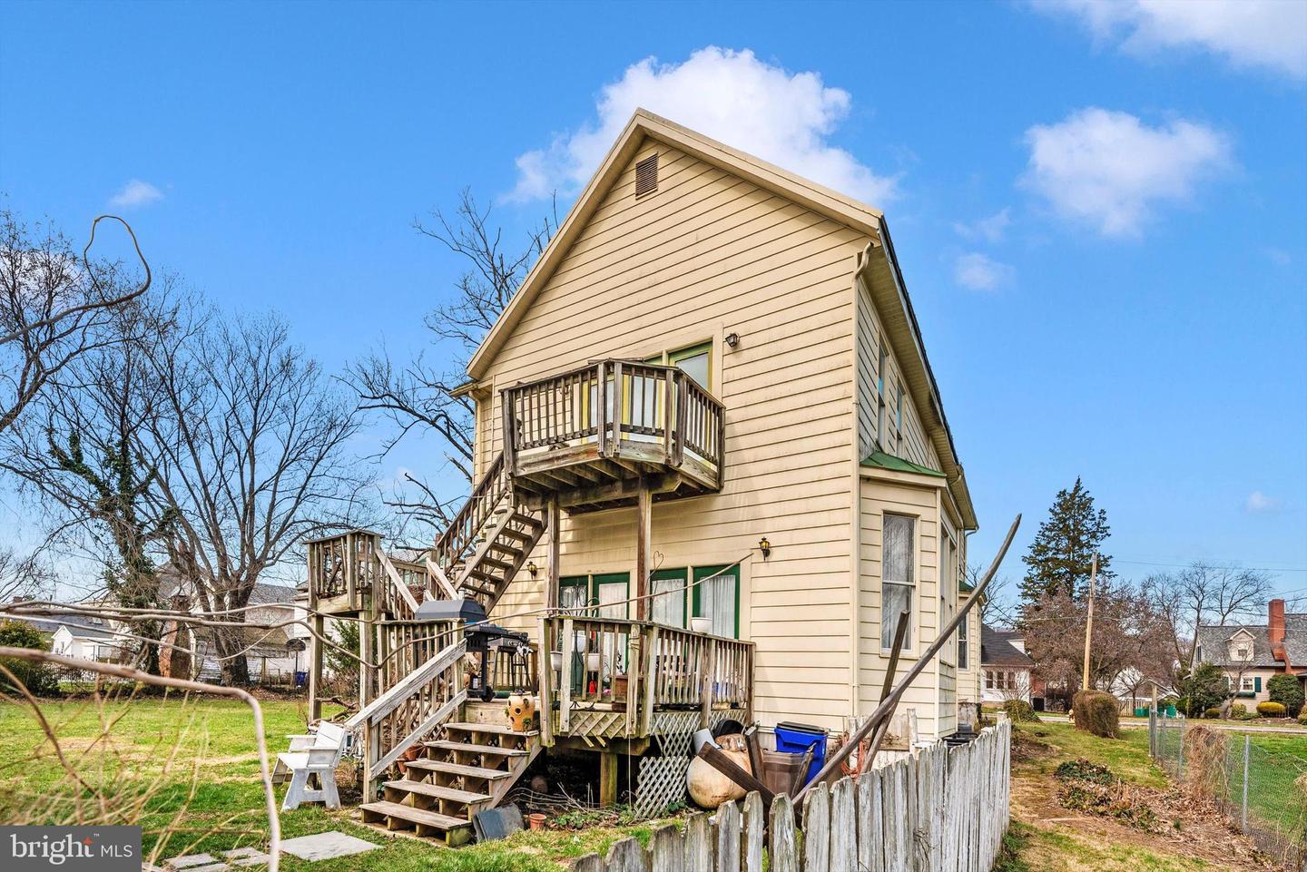 16 Lombard St Property Photo 8