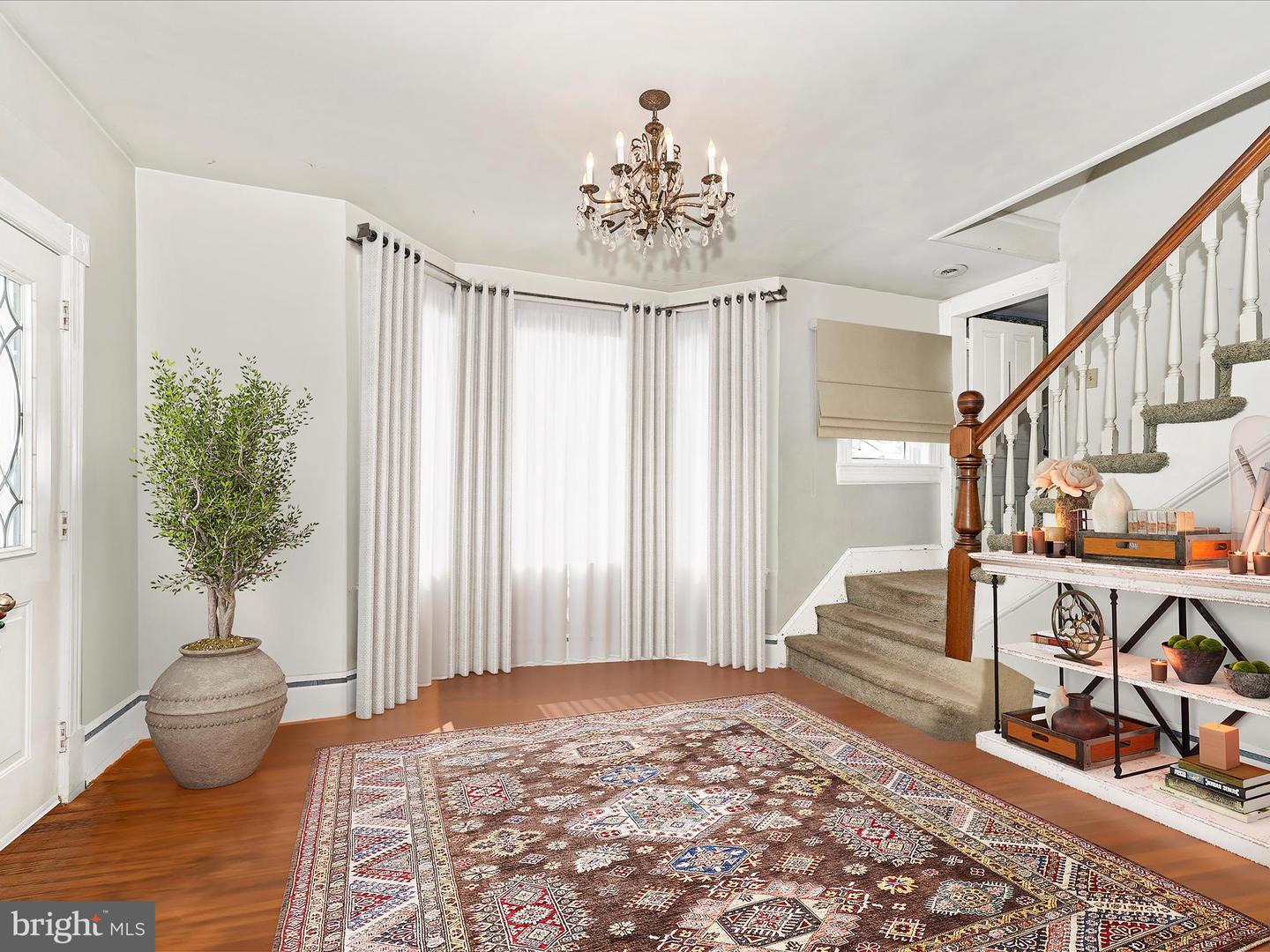 16 Lombard St Property Photo 12