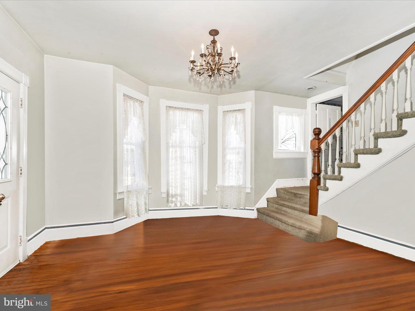 16 Lombard St Property Photo 13