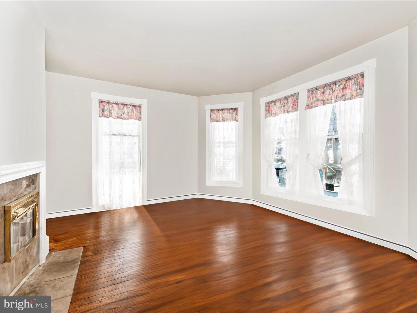 16 Lombard St Property Photo 17