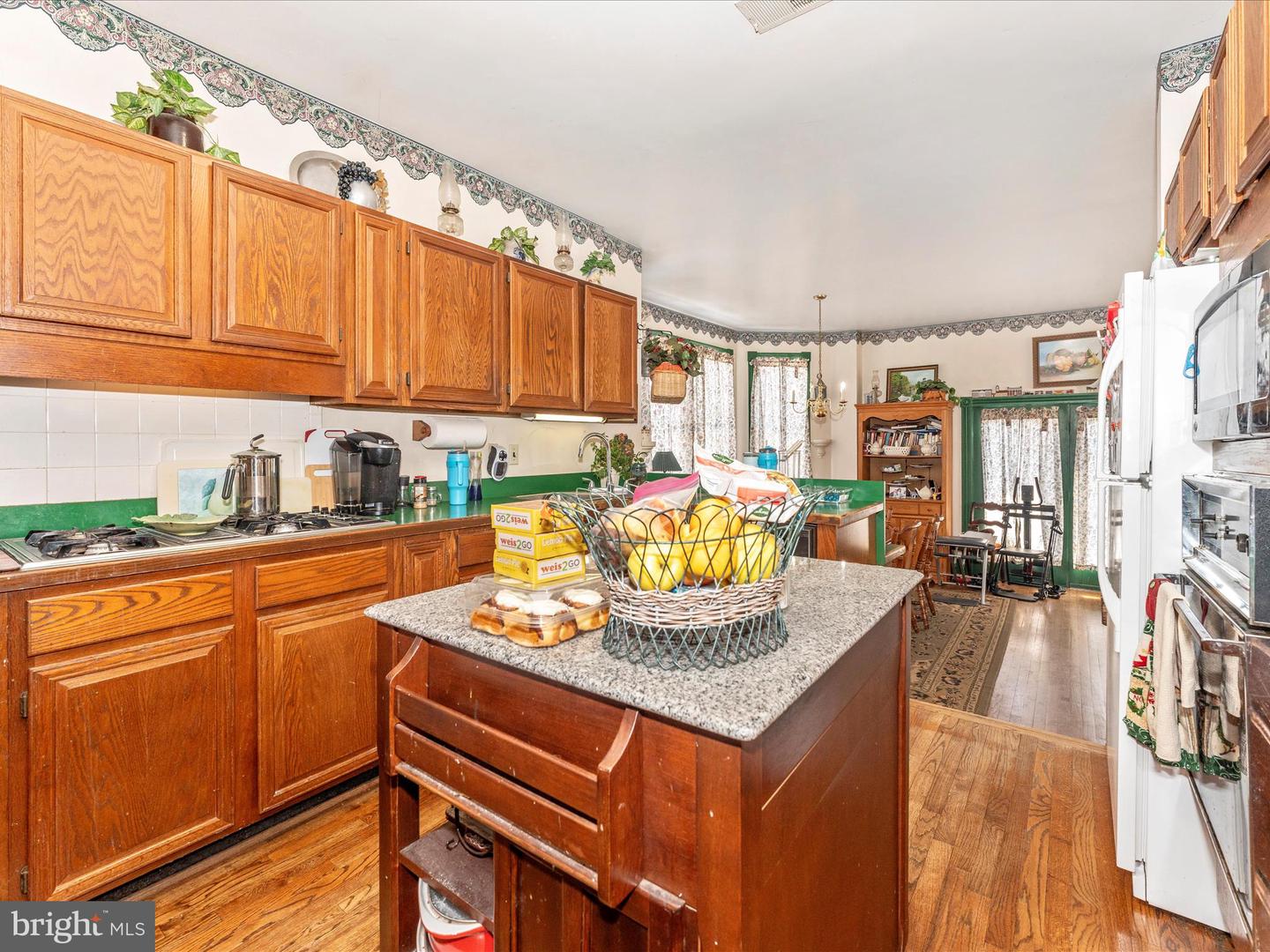 16 Lombard St Property Photo 28