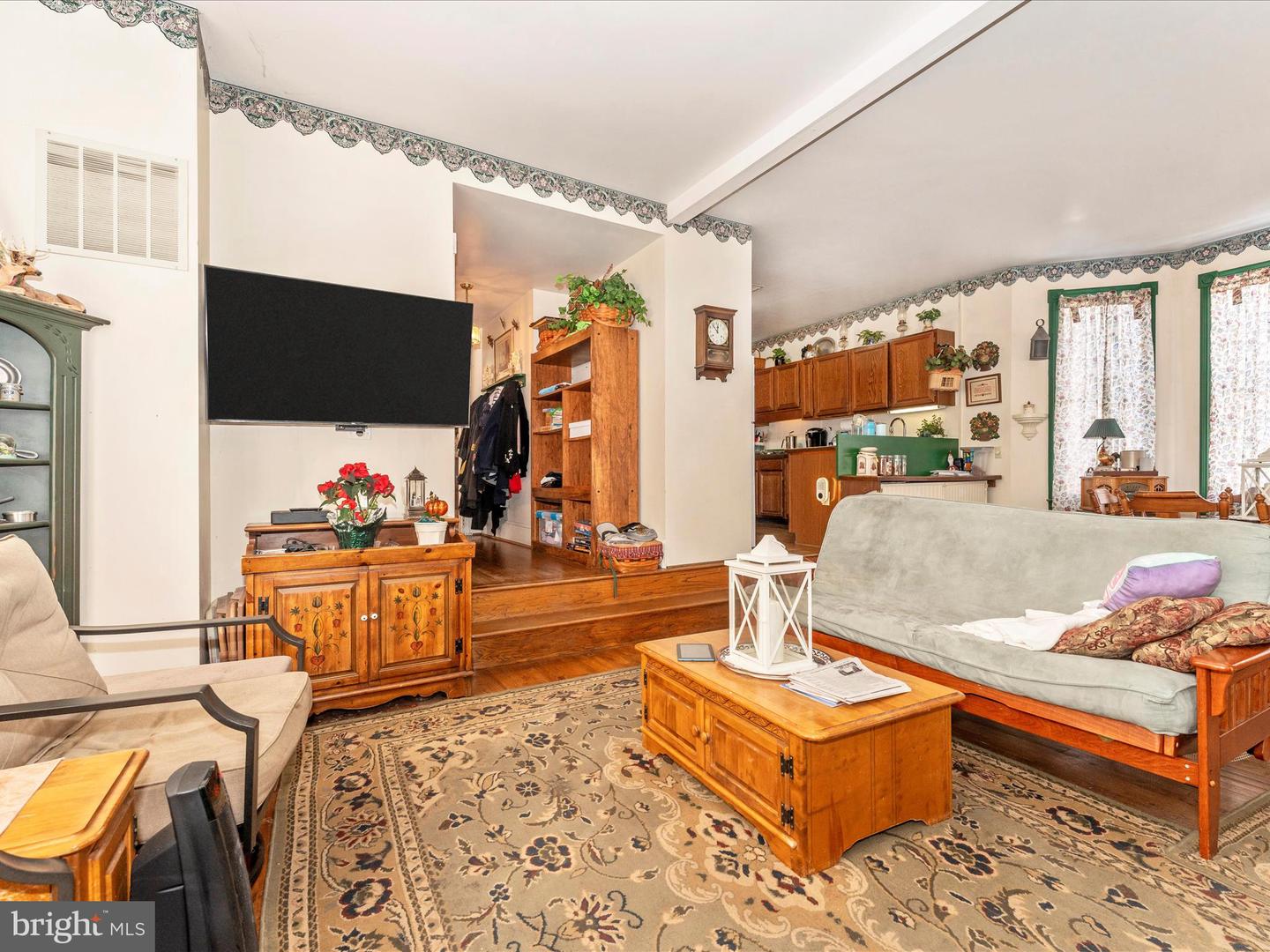 16 Lombard St Property Photo 35
