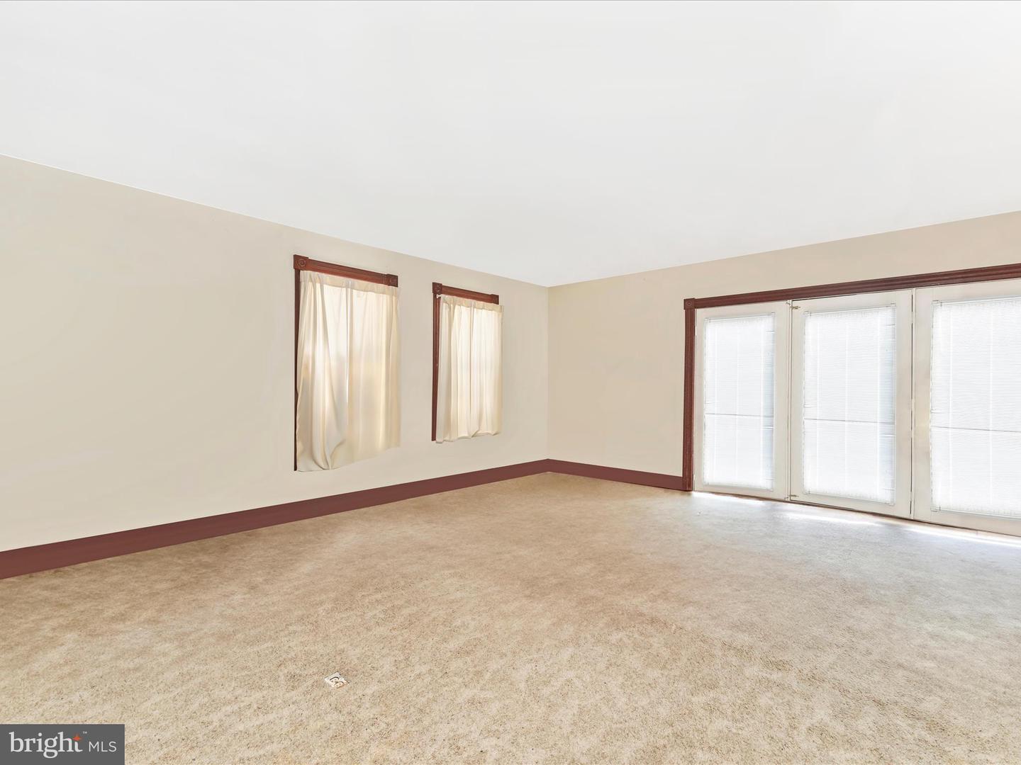 16 Lombard St Property Photo 42