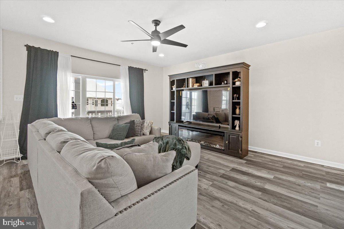 2759 Hillfield Dr Property Photo 19