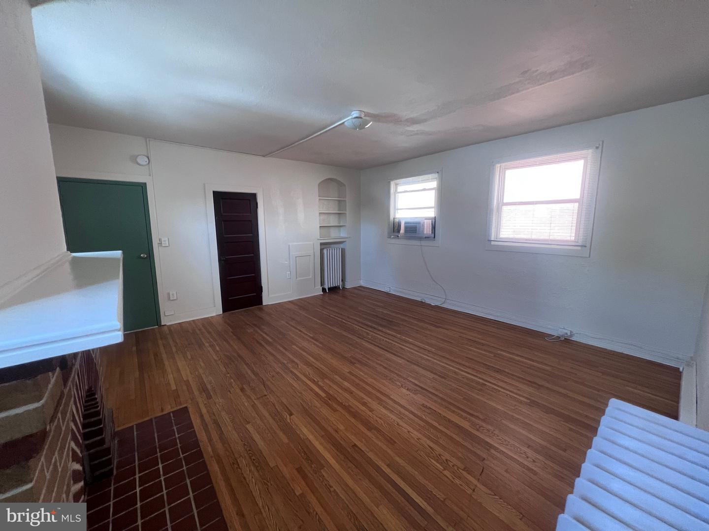 144 Patrick St W #4 Property Photo 5