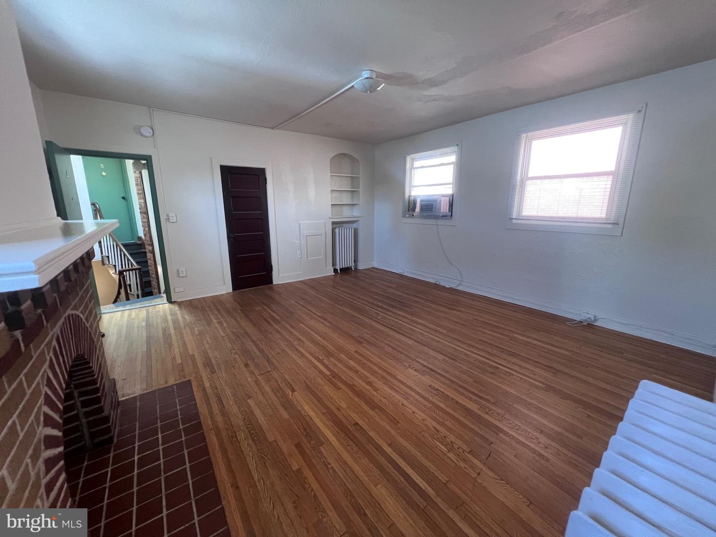 144 Patrick St W #4 Property Photo 6