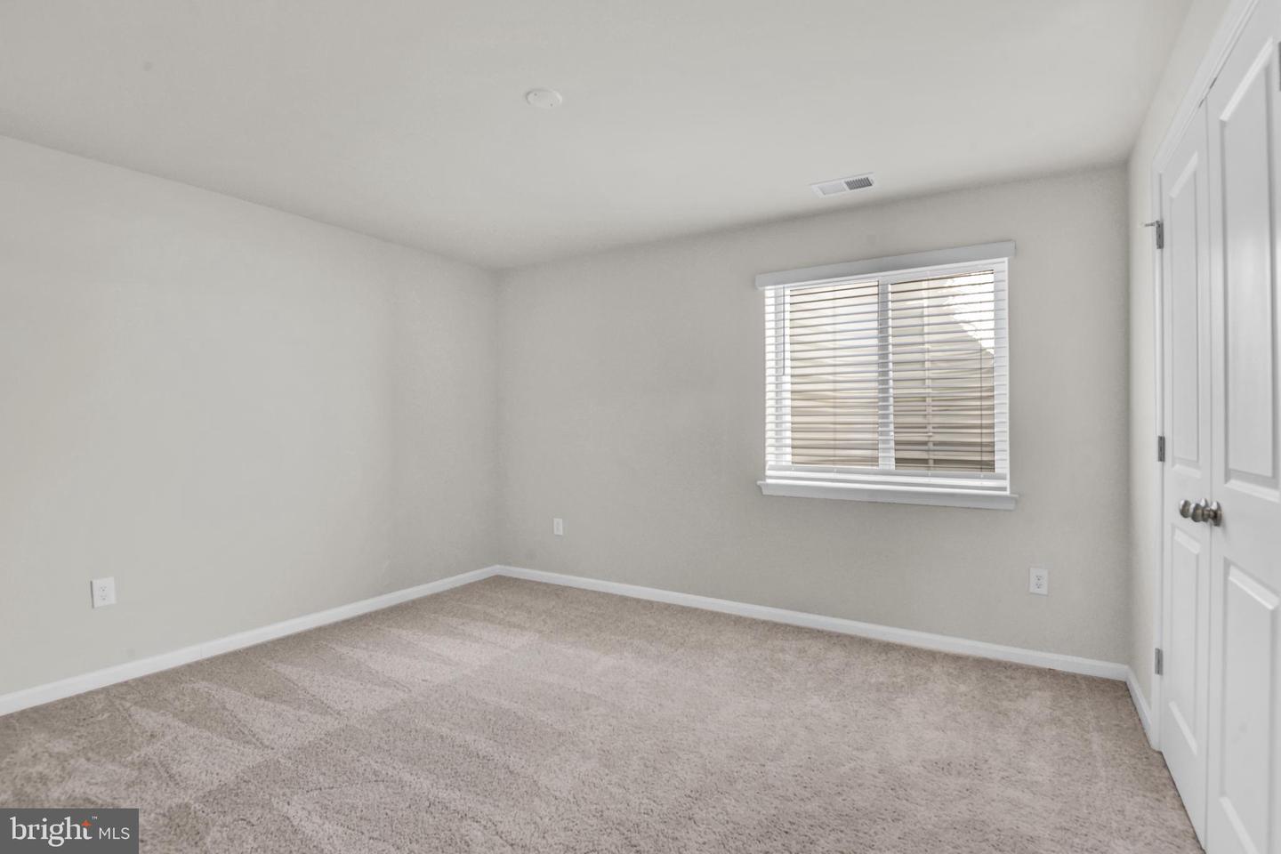 471 Hanson St Property Photo 24