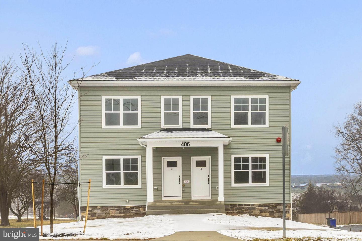 406 W Green St #a Property Photo