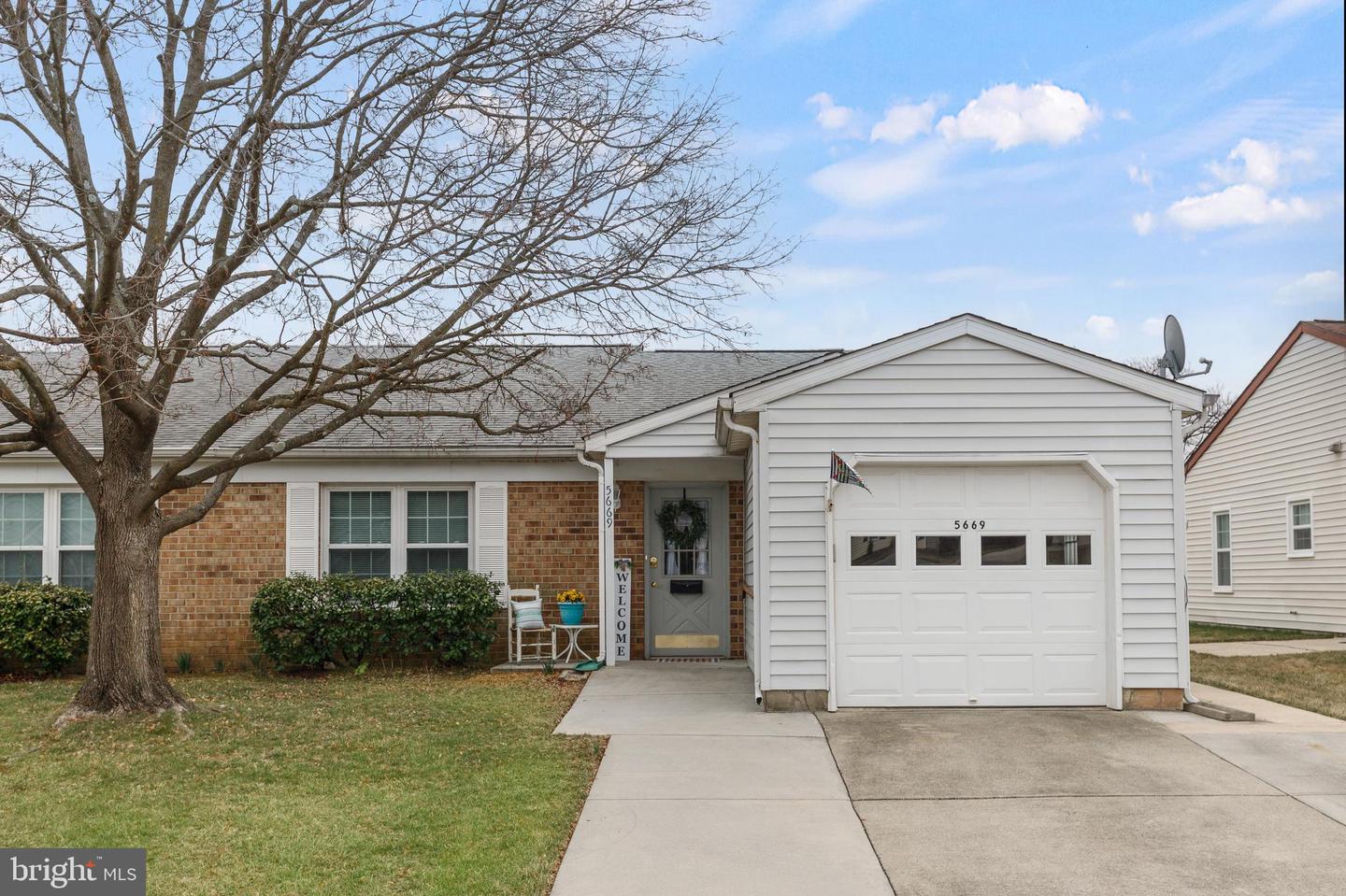 5669 Crabapple Dr Property Photo 1