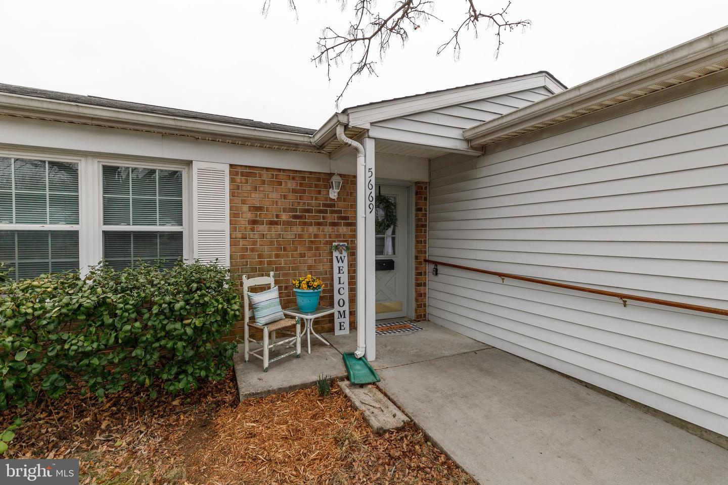 5669 Crabapple Dr Property Photo 2