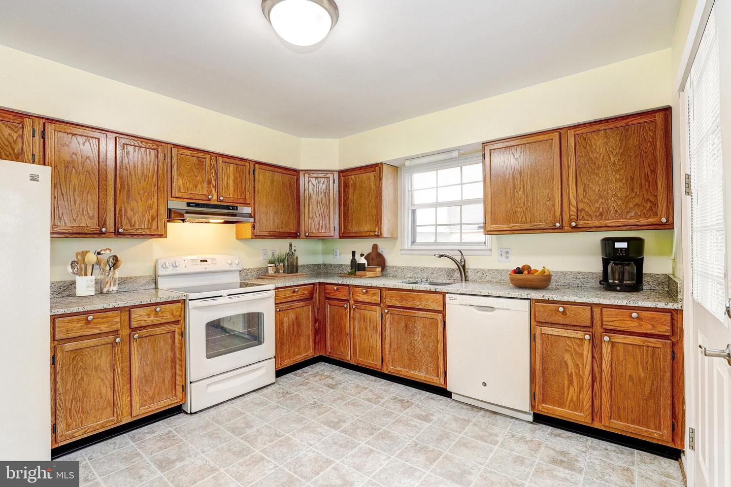 5669 Crabapple Dr Property Photo 5