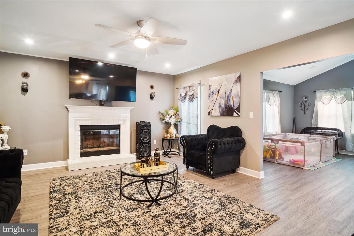 6301 Bradford Ct Property Photo 3