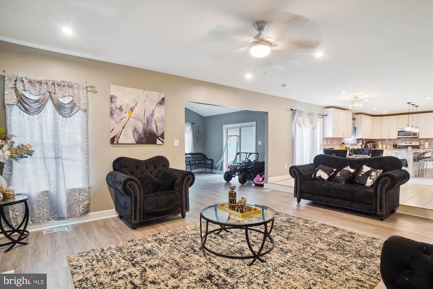 6301 Bradford Ct Property Photo 4