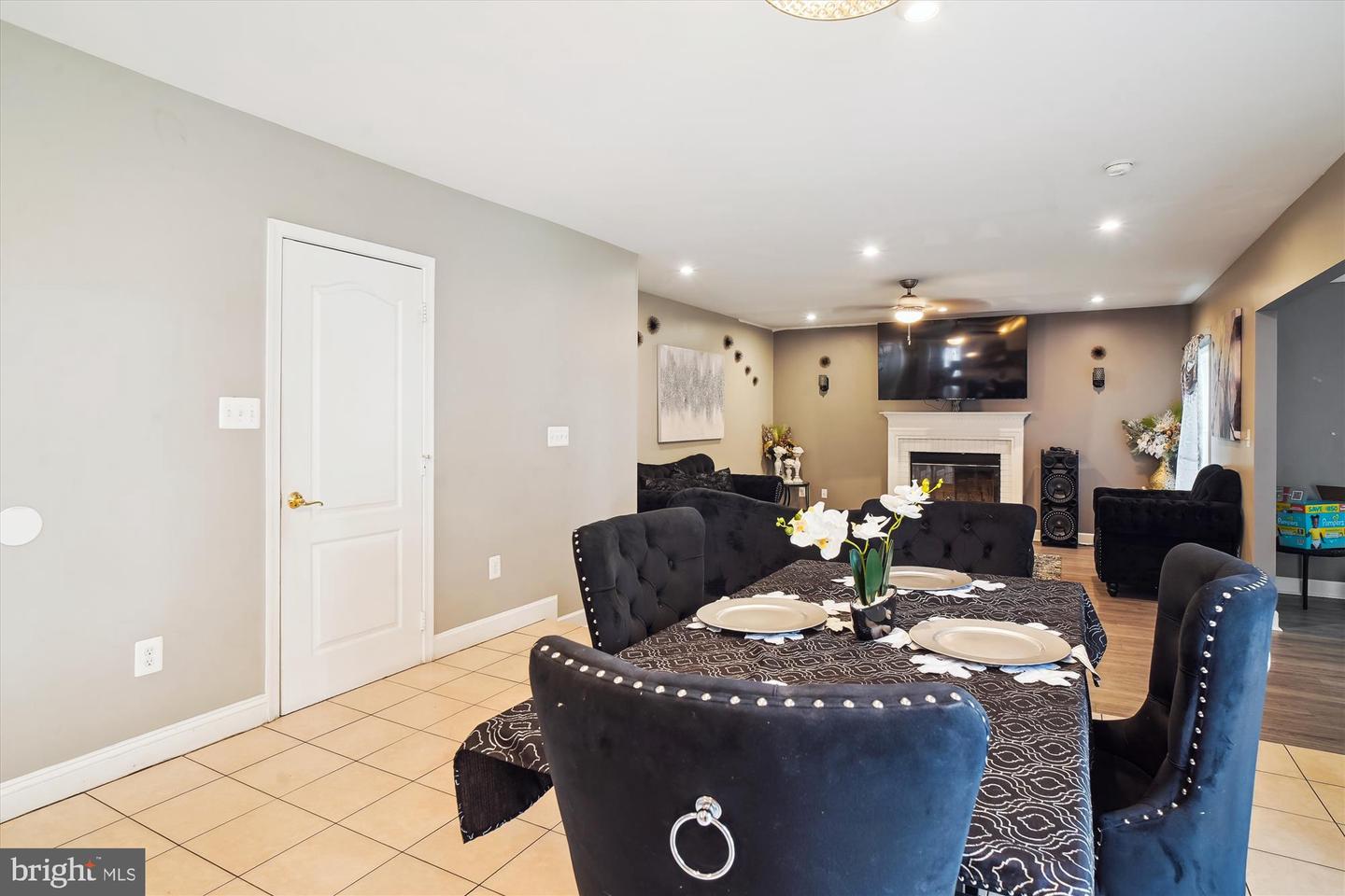 6301 Bradford Ct Property Photo 5