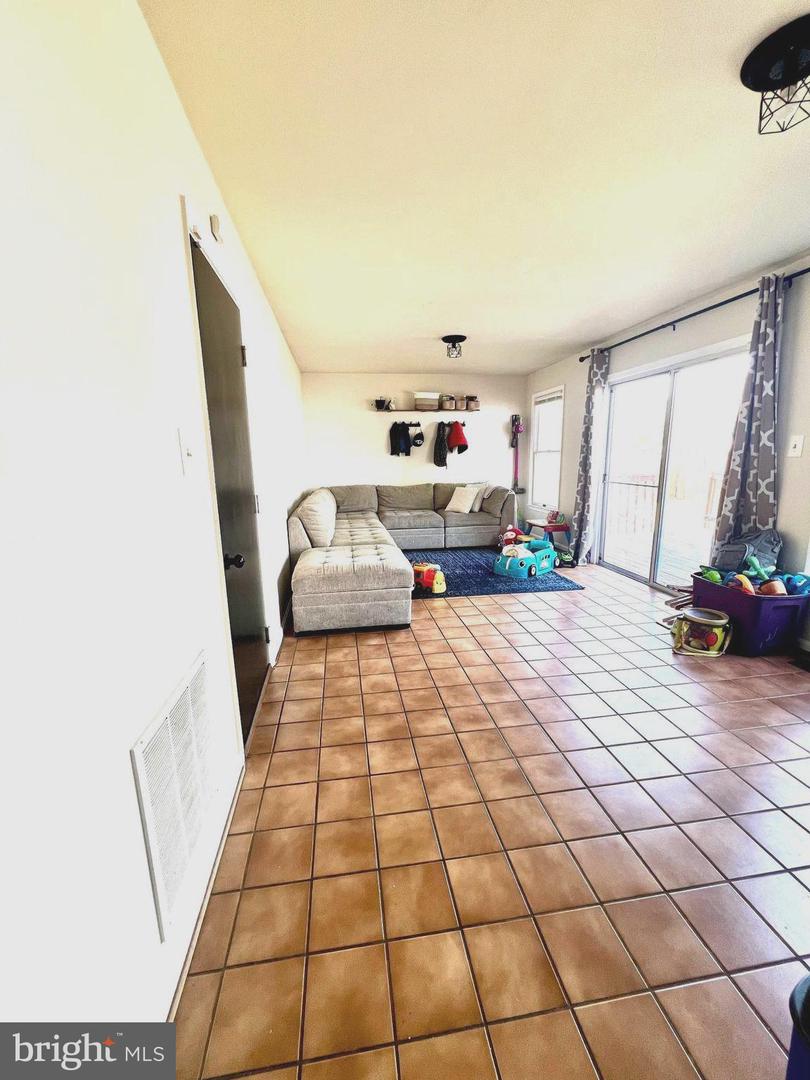 591 Winterspice Dr Property Photo 16