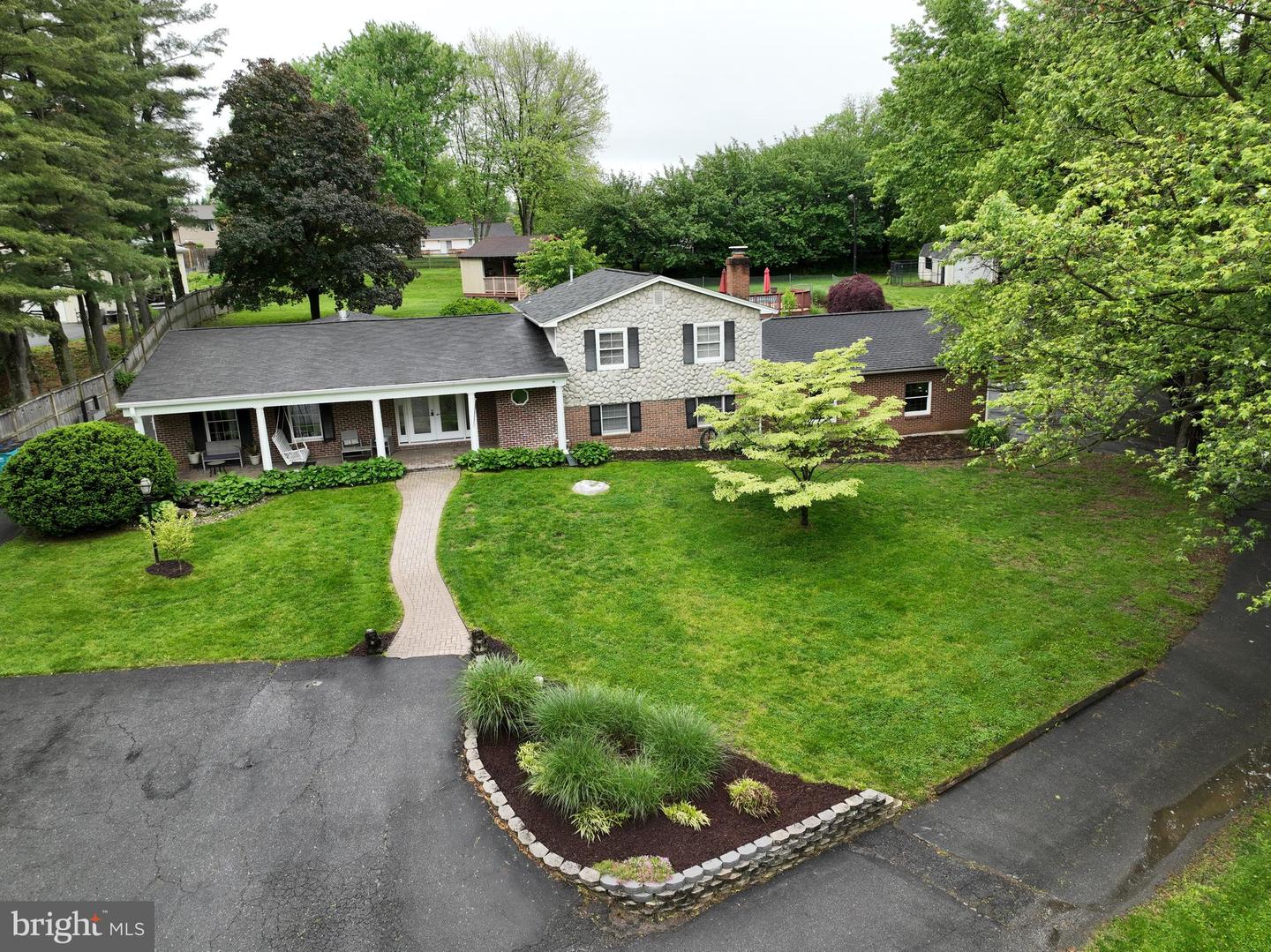 13108 Manor Drive Property Photo 4