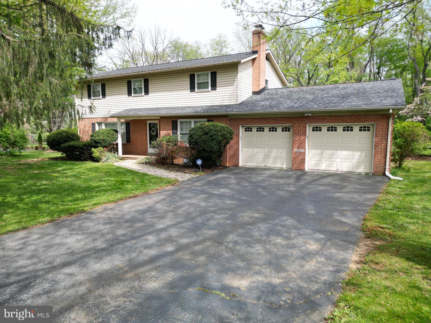 7917 Runnymeade Dr Property Photo 3