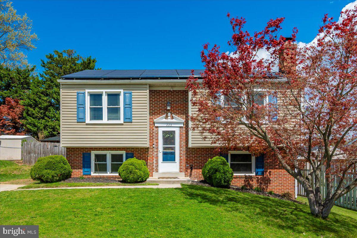 223 Tamarack Way Property Photo