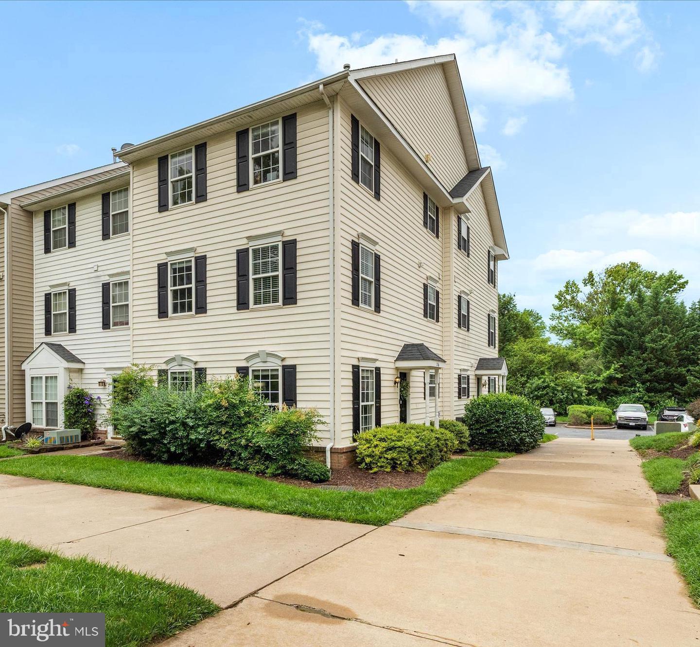 2116 BRISTOL DR #16